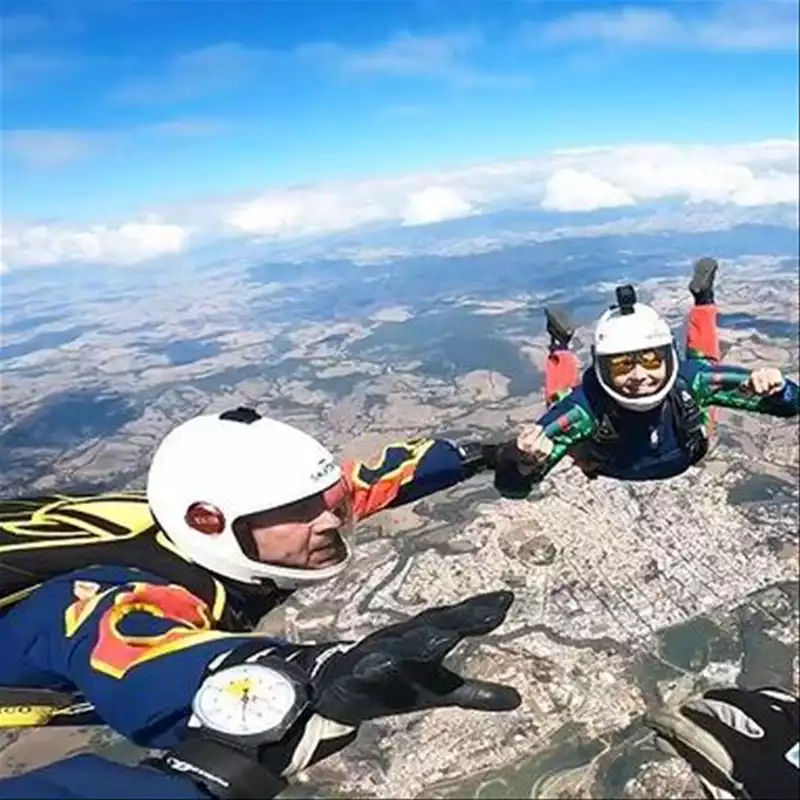 Pular de Paraquedas: Maria Zilda Abreu e Isabele Werneck na Skydive JF